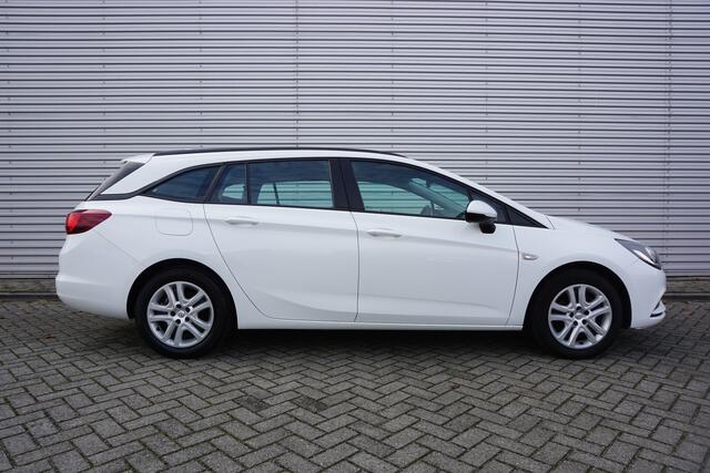 Opel ASTRA Sports Tourer 1.6 CDTI Online Edition Airco / Cruise / Navi / Elektr. ramen / Trekhaak / Lm velgen