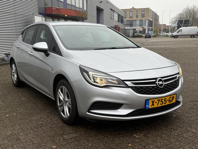 Opel ASTRA 1.0 Turbo 120 Jaar Edition , AIRCO, NAVI, CRUISE CONTROLE, CARPLAY, NETTE EN GOEDRIJDENDE ASTRA MET VEEL OPTIES, LEDEREN STUURWIEL MULTI FUNCTIONEEL