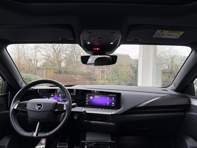 Opel ASTRA 1.6 Turbo Plug In Hybrid Ultimate | Automaat | Achteruitrij camera | Apple Carplay | Electronic climate controle | Elektrisch glazen Panorama Dak | Voorstoelen verwarmd | Navigatiesysteem |