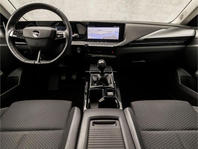 Opel ASTRA 1.2 Sport (APPLE CARPLAY, GROOT NAVI, GETINT GLAS, PARKEERSENSOREN, SPORTSTOELEN, CRUISE, ARMSTEUN, LM VELGEN, NIEUWSTAAT)