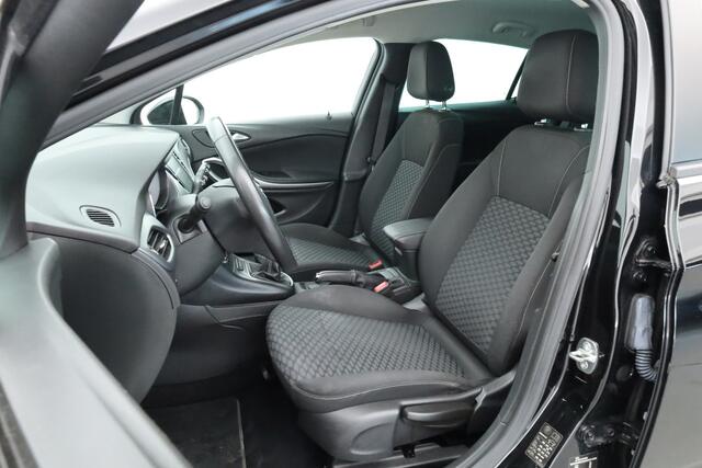 Opel ASTRA 1.4 150PK Turbo Black Edition | Orig. NL | Cruise | Led | Nav+CarPlay | 17'' | Bluetooth | v