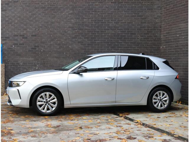 Opel ASTRA Business Edition 110PK | 1ste eigenaar | AppleCarPlay/AndroidAuto | Camera | Navigatie | FULL LED | Stoel/Stuur verwarmd | AGR Bestuurdersstoel | Adaptive CruiseControl | Isofix | Privacy Glass |