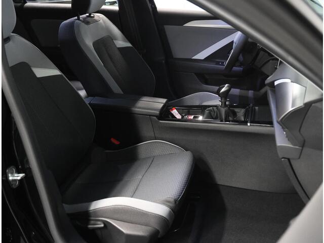 Opel ASTRA Sports Tourer 1.2 110PK Business Edition | 1ste eigenaar | Navigatie | Climate Control | Adaptieve Cruise Control | Achteruitrijcamera | Parkeersensoren | Stoel/Stuurverwarmd | Keyless | AppleCarplay/AndroidAuto | Isofix | Privacy Glass |
