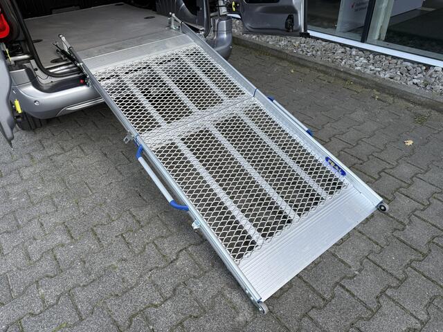 Opel COMBO Rolstoelauto / Scootmobielauto 1.5D L1H1 Innovation (Mooie frisse Combo Automaat met oprijplaat!)