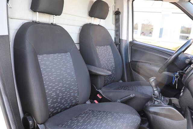 Opel COMBO 1.3 CDTi L2H1 Sport | Stoelverwarming | Cruise control | Alarm Klasse 3 | Airco | Elek ramen | Trekhaak | Betimmering | Nieuwe APK | NAP Logisch