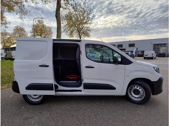 Opel COMBO Electric L1 50 kWh 136pk | ACTIE | 8 jaar garantie | Houten afwerking laadruimte | NAVI | Multimedia | Draadloze Apple Carplay en Android Auto | Achteruitrijcamera | Parkeersensoren voor- en achter | Dode hoek detectie | Digital cockpit | Stuurwielbedieni
