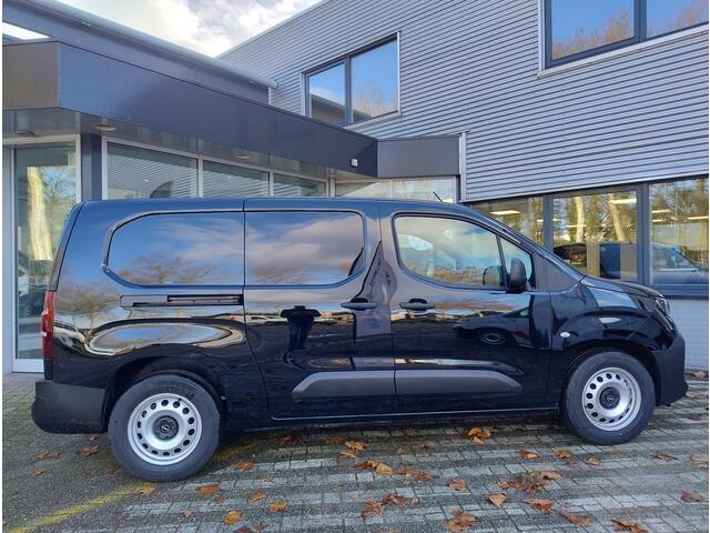 Opel COMBO Electric L2 50 kWh 136pk | 8 jaar garantie | 0% financial lease | 2-zits | Houten afwerking laadruimte | Multimedia | Draadloze Apple Carplay en Android Auto | Achteruitrijcamera | Parkeersensoren achter | Digital cockpit | Stuurwielbediening | van ¤31.31