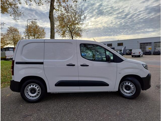 Opel COMBO Electric L1 50 kWh 136pk | 8 jaar garantie | 0% financial lease | 2-zits | Multimedia | Draadloze Apple Carplay | Android Auto | Achteruitrijcamera | Parkeersensoren achter | Digital cockpit | Stuurwielbediening | Bestuurdersstoel comfort | van ¤29.665 vo