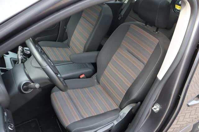 Opel COMBO TOUR 1.2 Turbo L1H1 Edition | Panoramadak | Climate Control | Navigatie | PDC |