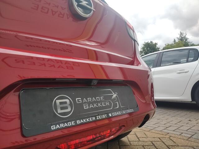 Opel CORSA 1.2 Elegance GS Sport Bi-Tone led 360-Camera Carplay-Navi Nieuwe Distributieriem