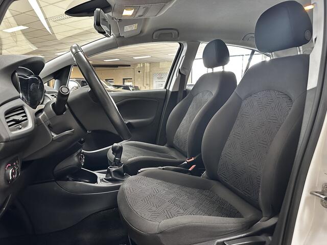 Opel CORSA 1.4 Favourite /Trekhaak /DAB+! /Apple + Android /Navi /Airco /Cruise /Elek. pakket /Bluetooth /Regensensor /PDC /Mistlampen /Isofix.