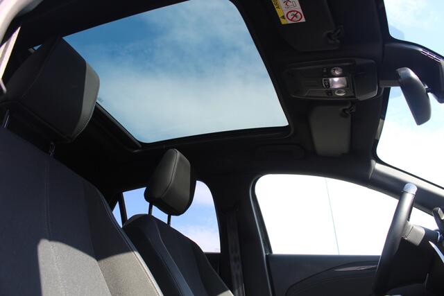 Opel CORSA 1.2 GS Line Panoramadak/Virtual cockpit/Apple carplay/Achteruitrijcamera/Parkeersensoren rondom/Stoelverwarming/Stuurverwarming/Dodehoek detectie/Climate control/17'' Lichtmetalen velgen.