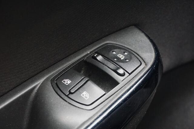 Opel CORSA 1.4 Edition met trekhaak!