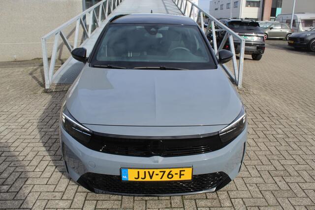 Opel CORSA 1.2 Turbo GS Camera achter/Two tone/Cruise control/Climate control/Startknop/App connect/Dode hoek sensor/Lane assist/Led voor en achter/Parkeersensoren voor en achter/Licht metalen velgen