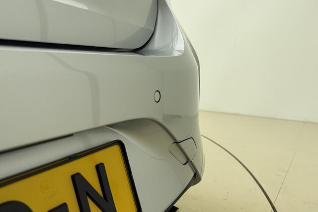 Opel CORSA 1.2 Turbo Hybrid GS Automaat | Navigatie via Carplay | Camera | Stoel & Stuurverwarming | Parkeersensoren | Lichtmetalen velgen | Zwart dak