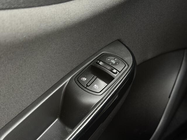 Opel CORSA 1.4 Online Edition 2.0 | Voorstoelen verwarmd | Stuurwiel verwarmd | Achteruitrij camera |