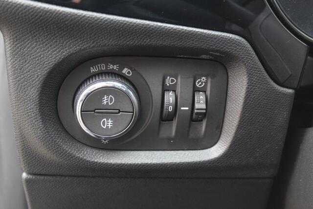 Opel CORSA 1.2 GS Line Climate control , Stoel en Stuur verwarming, Panoramadak Cruise control , Camera, Parkeersensoren voor + achter