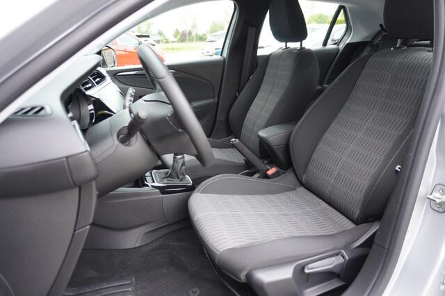 Opel CORSA 1.2 Edition / Parkeersensoren / Navigatie / Airco / Cruise Control