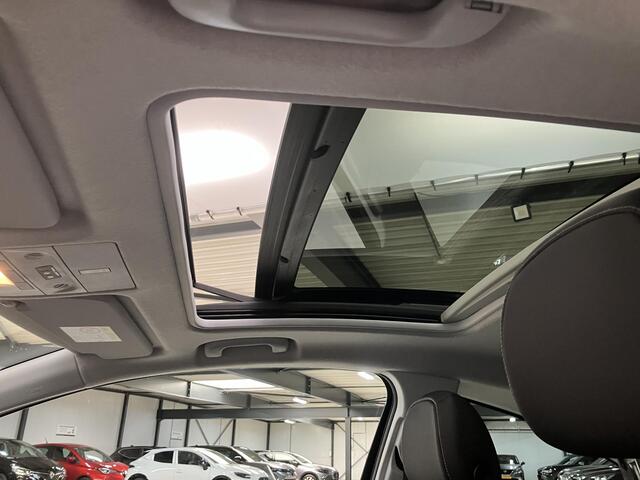 Opel CORSA 1.4 Innovation / Automaat / Nederlandse Auto / Elektrisch Schuif Kanteldak / Dealer onderhouden / Stoel- en Stuurverwarming / Navigatie / Camera / Half Lederenbekleding / Adaptive Cruise Control / Climate Control /