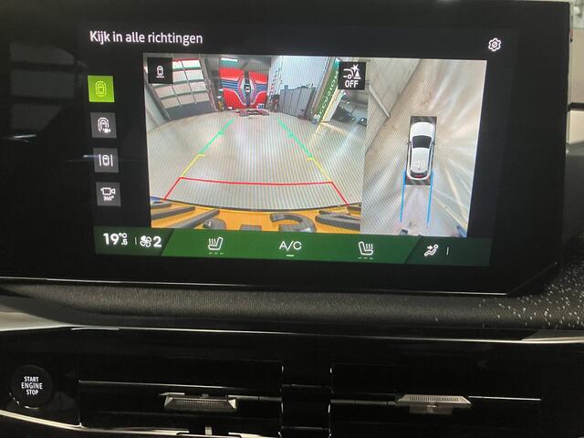 Opel CORSA 1.4 Innovation / Automaat / Nederlandse Auto / Elektrisch Schuif Kanteldak / Dealer onderhouden / Stoel- en Stuurverwarming / Navigatie / Camera / Half Lederenbekleding / Adaptive Cruise Control / Climate Control /