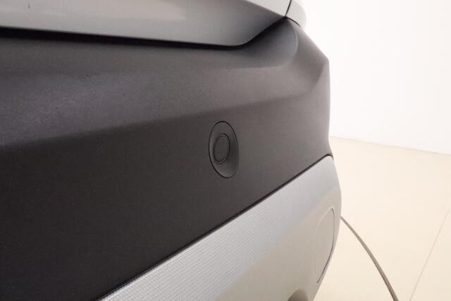 Opel Crossland 1.2 Turbo Ultimate | Navigatie | Climate & Cruise Control | Achteruitrijcamera | Parkeersensoren | Lichtmetalen velgen | Zwart dak | Extra getint glas