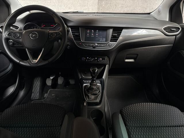 Opel Crossland X 1.2 Turbo Innovation Sport (APPLE CARPLAY, BLACK PACK, NAVIGATIE, CLIMATE, KEYLESS, LEDER, SPORTSTOELEN, GETINT GLAS, LED KOPLAMPEN, PARKEERSENSOREN, NIEUWSTAAT)