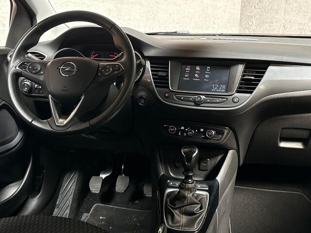 Opel Crossland X 1.2 Turbo Innovation Sport (APPLE CARPLAY, BLACK PACK, NAVIGATIE, CLIMATE, KEYLESS, LEDER, SPORTSTOELEN, GETINT GLAS, LED KOPLAMPEN, PARKEERSENSOREN, NIEUWSTAAT)