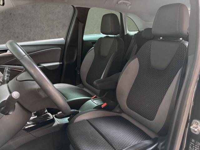 Opel Crossland X 1.2 Turbo Innovation Sport (APPLE CARPLAY, BLACK PACK, NAVIGATIE, CLIMATE, KEYLESS, LEDER, SPORTSTOELEN, GETINT GLAS, LED KOPLAMPEN, PARKEERSENSOREN, NIEUWSTAAT)