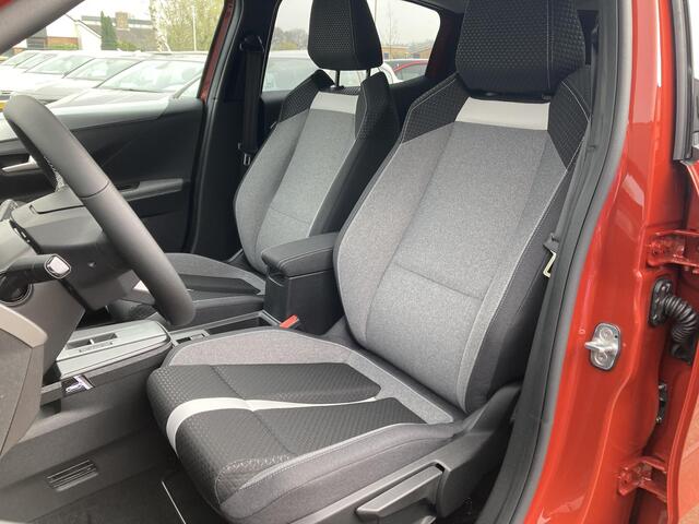 Opel FRONTERA Electric GS 44 kWh | NU IN DE SHOWROOM! | Navigatie | Achteruitrijcamera | Cruise Control | Parkeersensoren | Stoel/ stuurwiel/ voorruit verwarming | Zwart dak