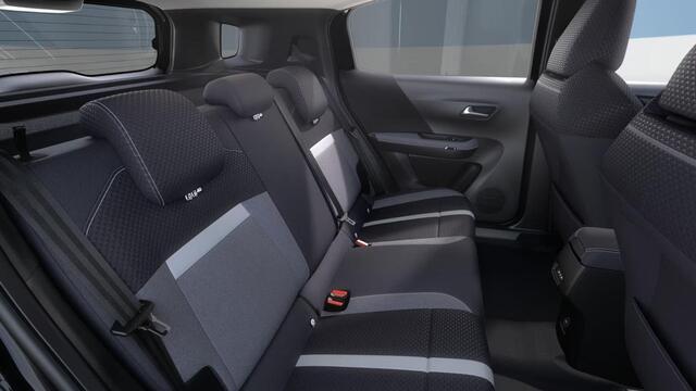 Opel FRONTERA Electric GS 44 kWh | Navigatie | Climate Control | 130° Camera | Parkeersensoren voor & achter | Stoel, stuur & voorruitverwarming |