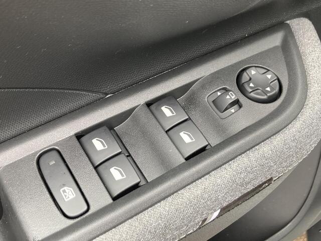 Opel FRONTERA 1.2 Turbo 145pk Hybrid GS | Navigatie | Camera | DEMO | Cruise Control | Parkeersensoren voor + achter | Climate Control | Stoel/ Stuur & Voorruitverwarming | 7 Persoons |