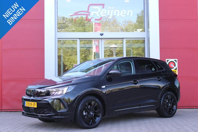 Opel Grandland 1.2 Turbo 136PK AUTOMAAT Hybrid GS | BLACK PACK | STOEL/STUUR VERWARMING | NAVIGATIE | APPLE CARPLAY/ANDROID AUTO | DODEHOEK DETECTIE | 18" LICHTMETALEN VELGEN | DAB+ RADIO | PARKEERSENSOREN VOOR + ACHTER | ADAPTIVE CRUISE CONTROL | ACHTERUITRIJ CAMERA |