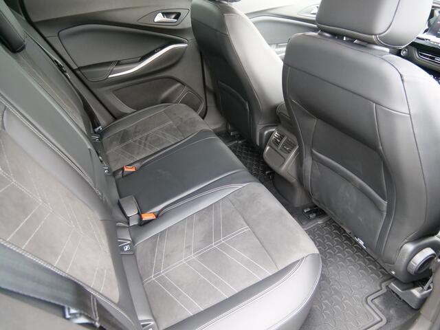 Opel Grandland 1.2 Turbo 130pk Ultimate AUTOMAAT 19 inch / Apple Carplay / LED-koplampen / Comfortstoelen