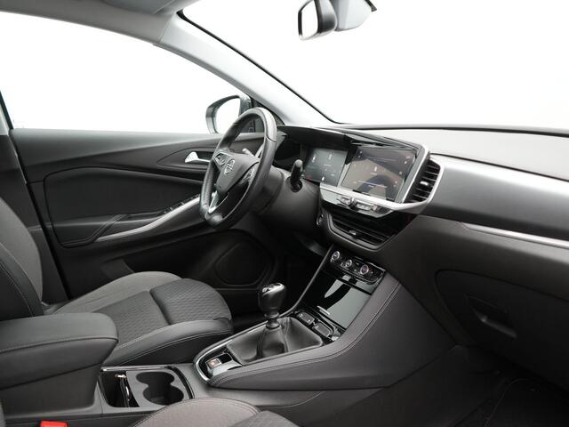 Opel Grandland Turbo Business Elegance 131pk | Camera | Cruise Control | Lederen Sportstoelen Verwarmd | Park Assist | Apple Carplay | Verwarmd Stuur | Navigatie | Virtual | DAB |