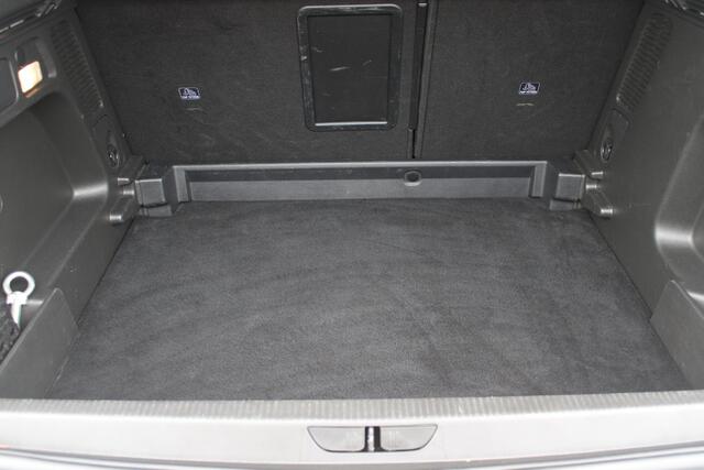 Opel Grandland 1.2 Turbo 130PK AUTOMAAT ULTIMATE | STOEL/STUUR/VOORRUIT VERWARMING | ACHTRERUITRIJ CAMERA | DODEHOEK DETECTIE | ELEKTRISCH BEDIENBARE ACHTERKLEP | FULL LED MATRIX KOPLAMPEN | NAVIGATIE | 19" LICHTMETALEN VELGEN | ALCANTARA BEKLEDING | APPLE CARPLAY/ANDRO