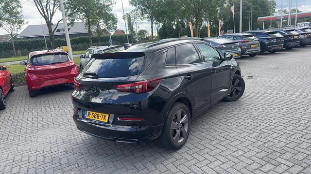 Opel Grandland 1.2 Turbo GS Line Voorruitverwarming / Stoelverwarming / Stuurverwarming / Achteruitrijcamera / Cruise control / All season banden/ apple carplay en android auto