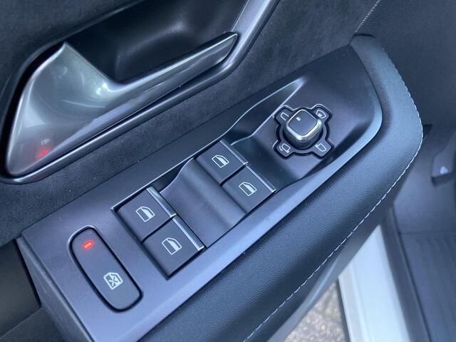 Opel Grandland 1.2 Turbo Hybrid Business Edition | Navigatie | Lederen bekleding | Adaptive Cruise Control | Camera | Schuif - kanteldak |