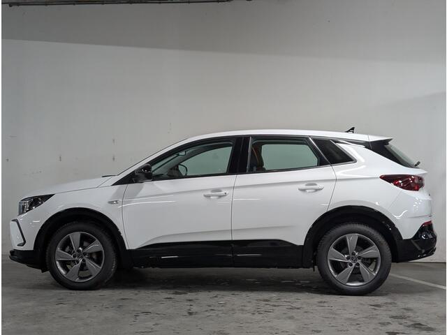 Opel Grandland GS 1.2 Turbo 130pk | ALL SEASON BANDEN | AGR-STOELEN | 360° CAMERA | STOEL + STUURVERWARMING | DODEHOEKBEWAKING | NAVI | ISOFIX |