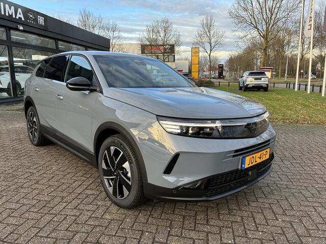 Opel Grandland 145 pk Mild Hybrid Automaat Business Edition | Navigatie | AGR Stoelen | ECC | LED Verlichting | Privat Glas | Camera | 19" LM Velgen | Keyless |