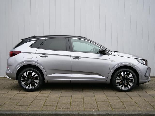 Opel Grandland 1.2 Turbo Ultimate 130 Pk Automaat Navigatie / DAB / Apple Carplay / Winterpakket