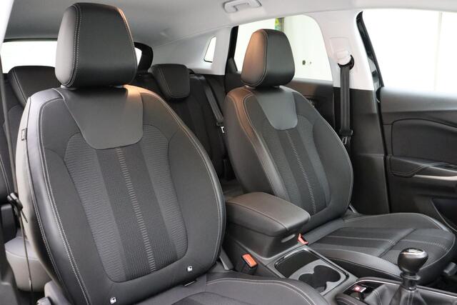 Opel Grandland 1.2 Turbo 130pk GS | Achteruitrijcamera | Climate control | Cruise control | LED verlichting | Navigatie | Privacy glass | Parkeersensoren