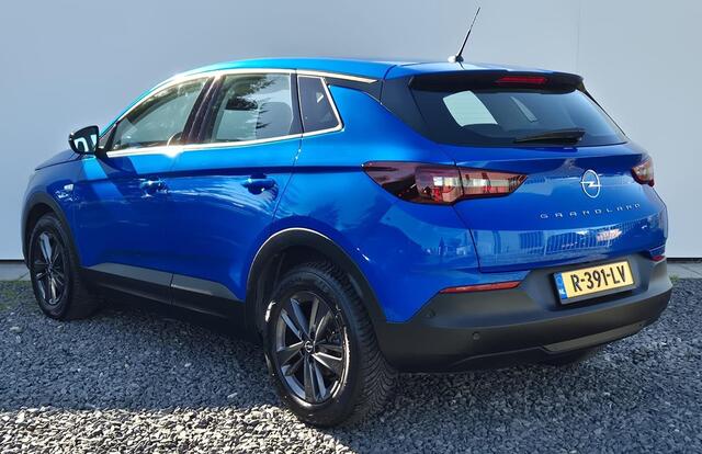 Opel Grandland 1.2 Turbo Edition Camera achter - Stoel verwarming - Dodehoek Detectie - Voorruitverwarming - Stuurwiel verwarming - Zicht en Licht Pakket - Winter Pakket