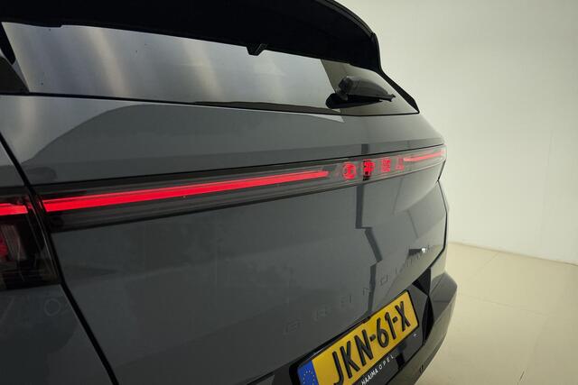 Opel Grandland 1.6 Turbo Plug-in-Hybrid GS | Lederen bekleding | Panoramisch Schuif/kanteldak | Trekhaak afneembaar | Climate control | AGR | Zwart dak