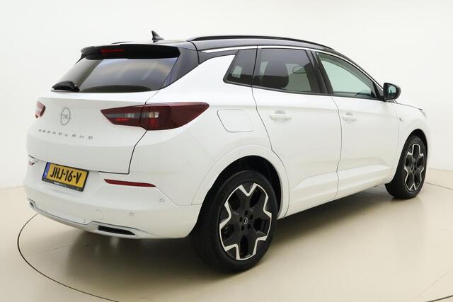 Opel Grandland 1.2 Turbo 130pk Automaat Ultimate | Navigatie | Alcantara bekleding | Elektrische achterklep | Stoel- en stuurverwarming | Climate control | Cruise control | Zwart dak