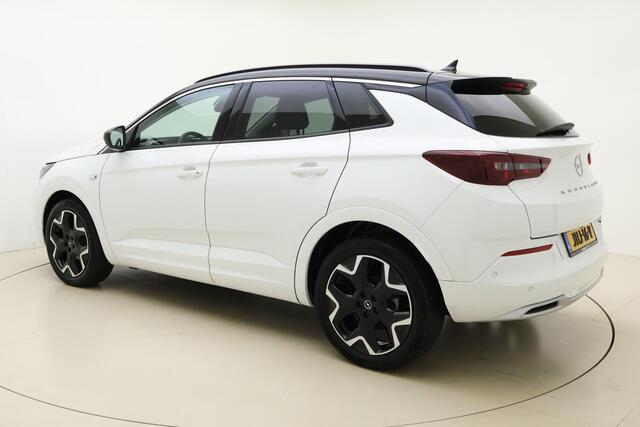Opel Grandland 1.2 Turbo 130pk Automaat Ultimate | Navigatie | Alcantara bekleding | Elektrische achterklep | Stoel- en stuurverwarming | Climate control | Cruise control | Zwart dak