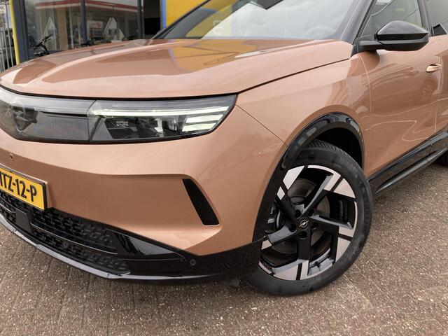 Opel Grandland Electric GS 73 kWh | 8 Jaar garantie | Elektrisch glazen panoramadak | 20" Lichtmetalen velgen | Full-Options