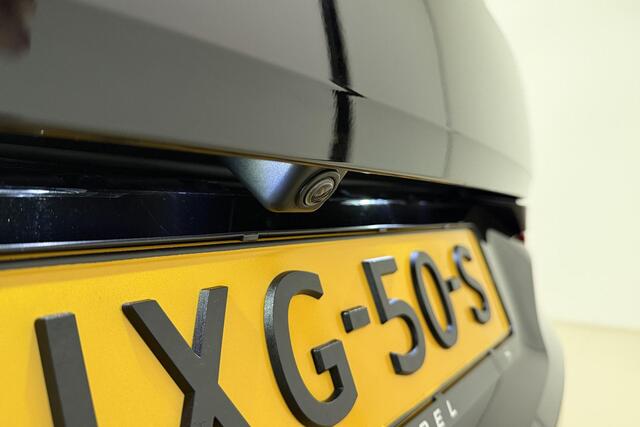 Opel Grandland 1.2 Turbo 130pk Automaat Ultimate | Climate & Cruise Control | Elektrische achterklep | Navigatie | Achteruitrijcamera | Winterpakket | Alcantara bekleding | 19" Lichtmetalen velgen