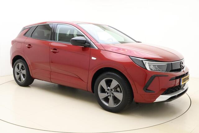 Opel Grandland 1.2 Turbo 130pk Automaat Level 3 | Adapt. Cruise control | Trekhaak | Elektrische achterklep | Climate control | Keyless | Camera | Verwarmd stuurwiel | LED verlichting | Lichtmetalen velgen | All-seasonbanden