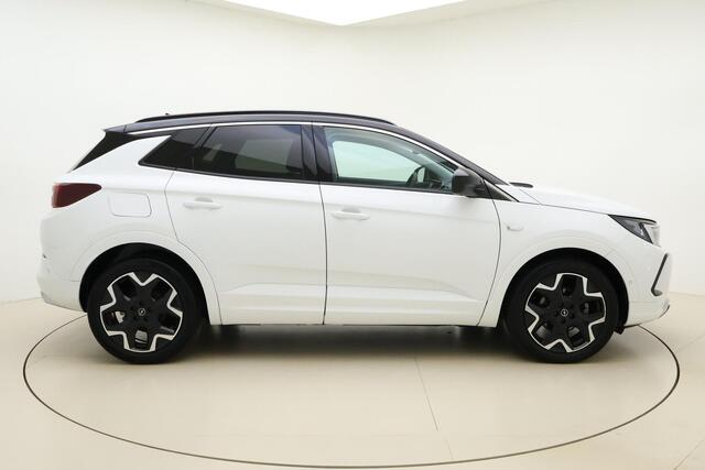 Opel Grandland 1.2 Turbo 130pk Automaat Ultimate | Navigatie | Alcantara bekleding | Elektrische achterklep | Stoel- en stuurverwarming | Climate control | Cruise control | Zwart dak