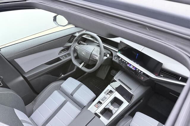 Opel Grandland Electric Business Edition 73 kWh 213pk | Panoramadak | Navigatie | Climate Control | Camera | LED Matrix verlichting | Camera 360 | Elektrische Achterklep